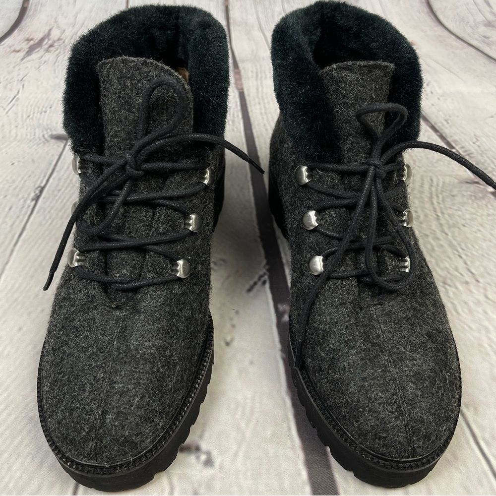BETTYE MULLER gray felt wool & faux fur trim lace up ankle boots NWOT, size 7 - Picture 4 of 11